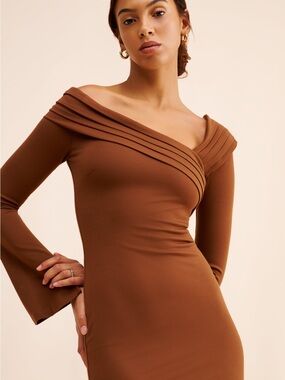 Elexiay Asymmetrical Off-Shoulder Long Sleeve Dress in Brown